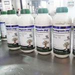 Linka na plnění a uzavírání lahví s pesticidy